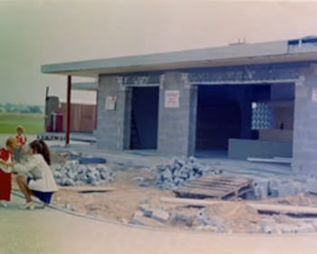 Bau1972mit Familie.jpg